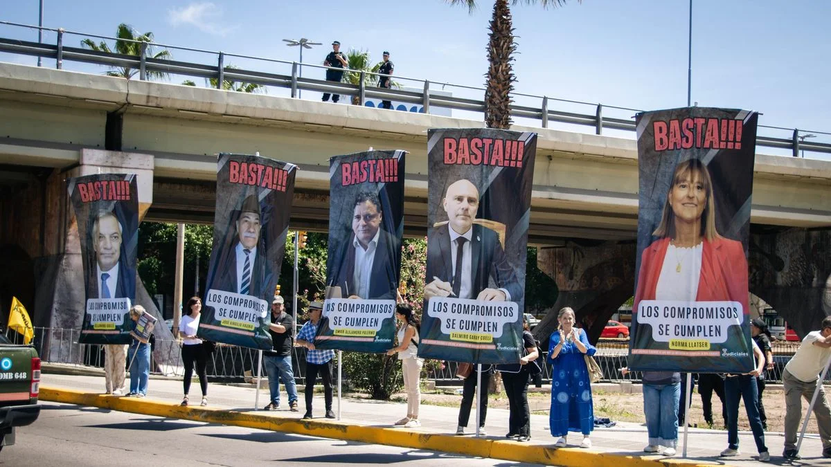 Nudo vial: bocinazos y pancartas contra los verdugos salariales coparon una ruidosa protesta por el ajuste