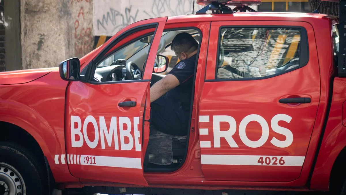 Incendio en Ciudad deja a una mujer con quemaduras y se investiga si fue provocado durante un conflicto
