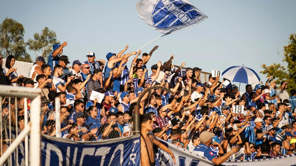 Enojo y decepción: la reacción de los hinchas de Godoy Cruz luego de la suspensión del partido con Talleres