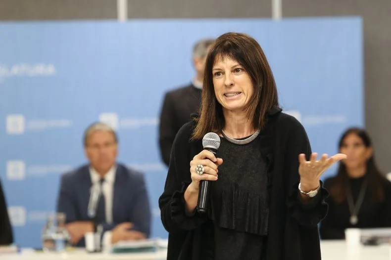 Gabriela &Aacute;balos, reconocida constitucionalista referente a la hora de hablar de autonom&iacute;a municipal, disert&oacute; en la Legislatura.