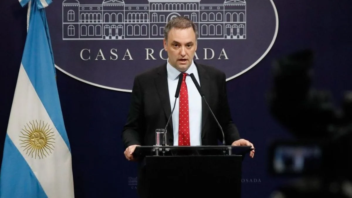 El duro descargo de Manuel Adorni por su patrimonio y las denuncias en su contra: ironías y "bolsos con plata"