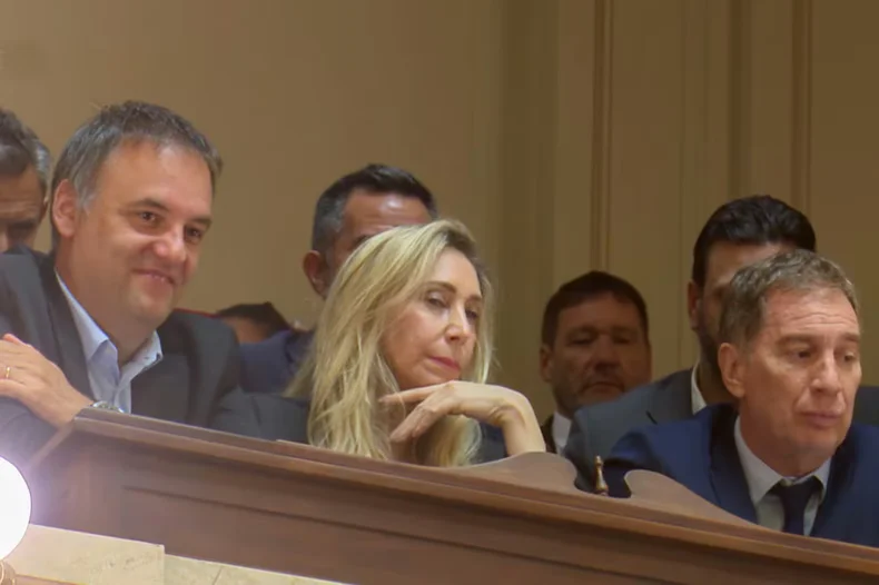 Manuel Adorni tiene el banque de Javier Milei y de su hermana Karina.&nbsp;