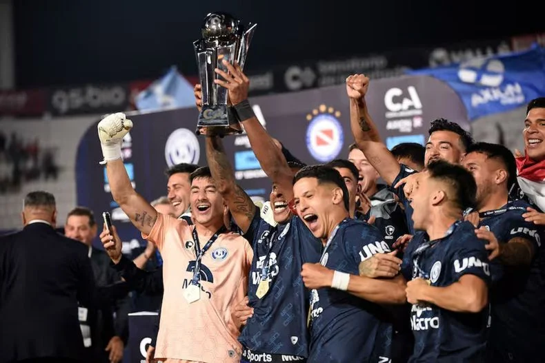 Independiente Rivadavia comienza su odisea en Copa Argentina.