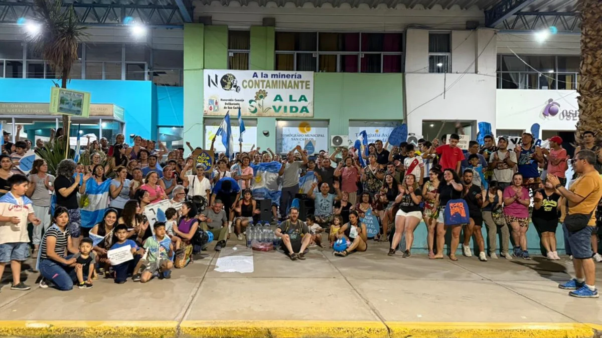 Asamblea vecinal en San Carlos: los "parientes" se organizan para acompañar la marcha de Uspallata