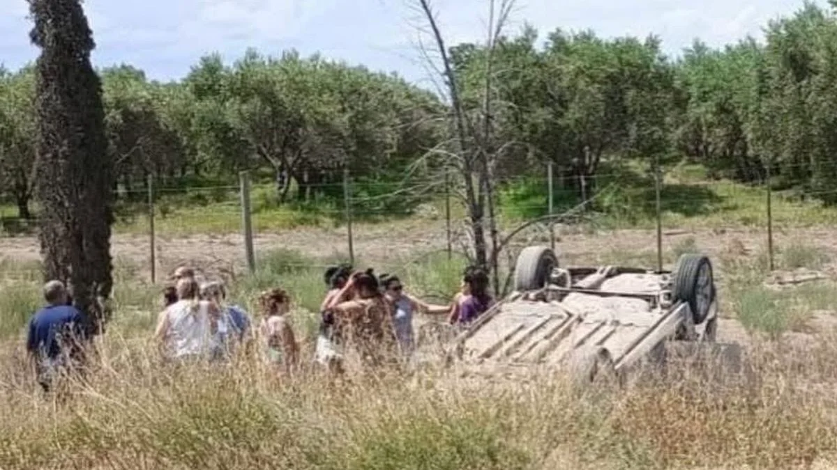 Otro muerto en un accidente: volcó con su auto y falleció cuando iba camino al hospital