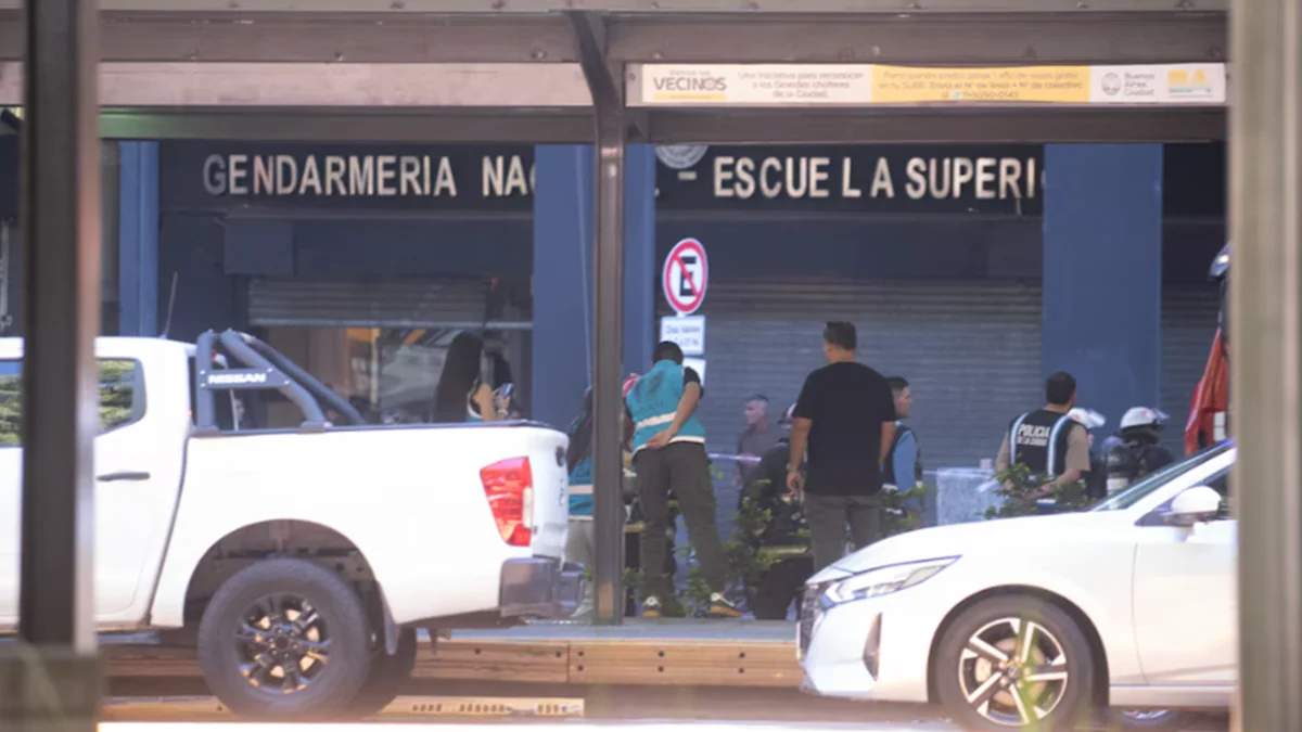 Estallido en pleno edificio de Gendarmería: cuatro efectivos heridos tras abrir un paquete