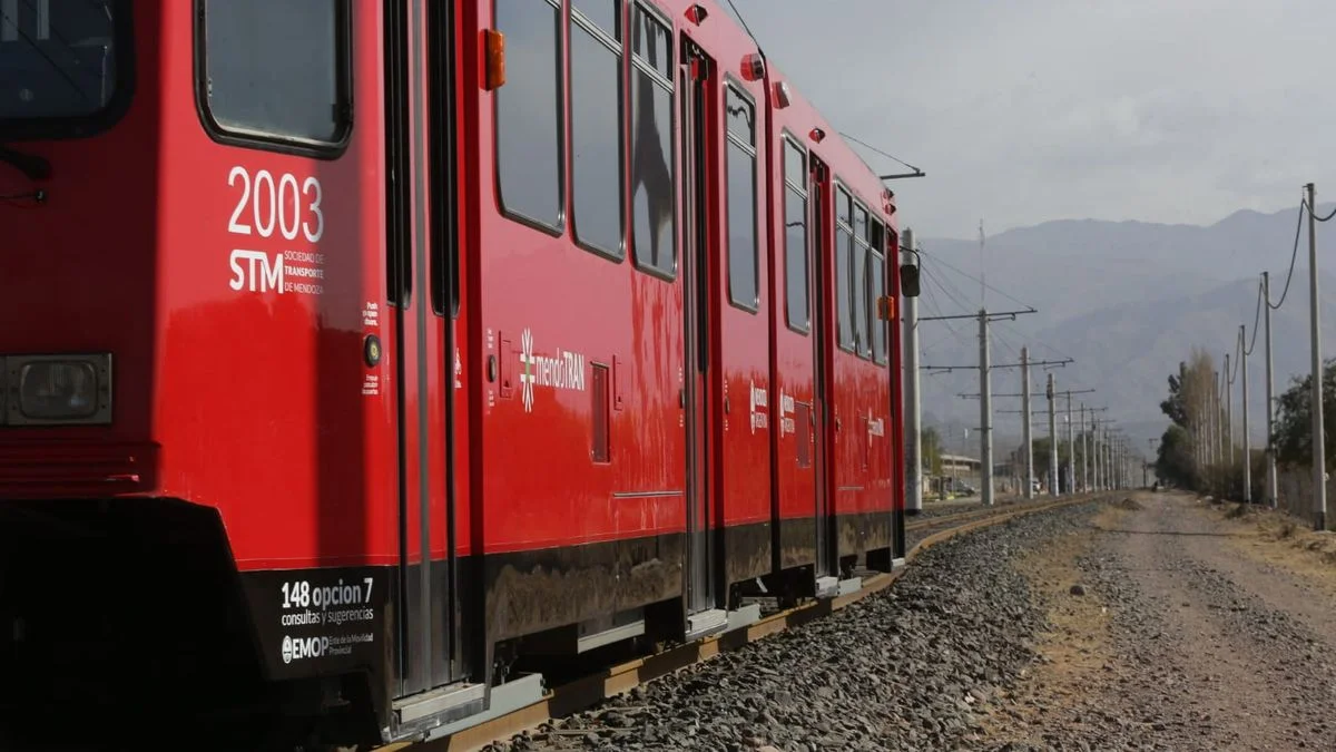 Metrotranvía: instalan paradores inteligentes para más seguridad y pago electrónico del boleto