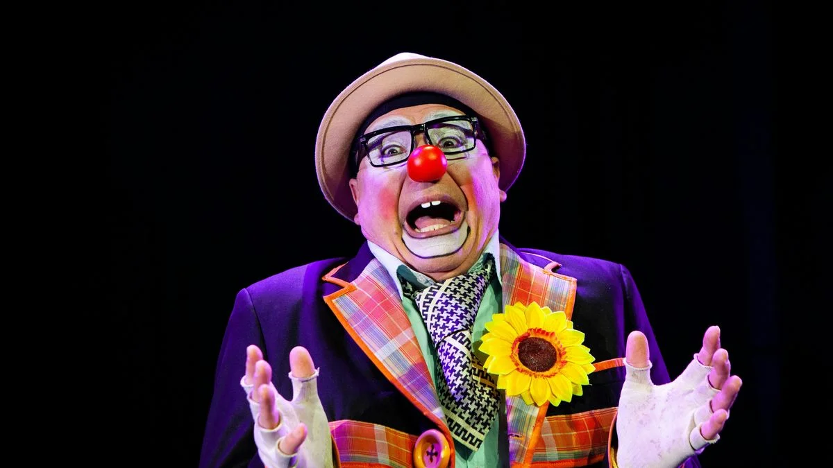 El humor no se toma vacaciones: llegan nuevas obras de teatro a la cartelera local