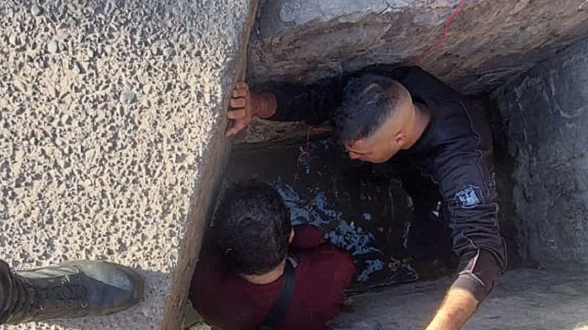 Rescataron a un hombre que quiso quitarse la vida arrojándose a un zanjón en la Ciudad
