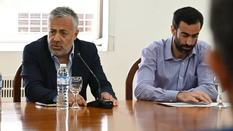 Alfredo Cornejo y el ministro de Hacienda, Víctor Fayad. 