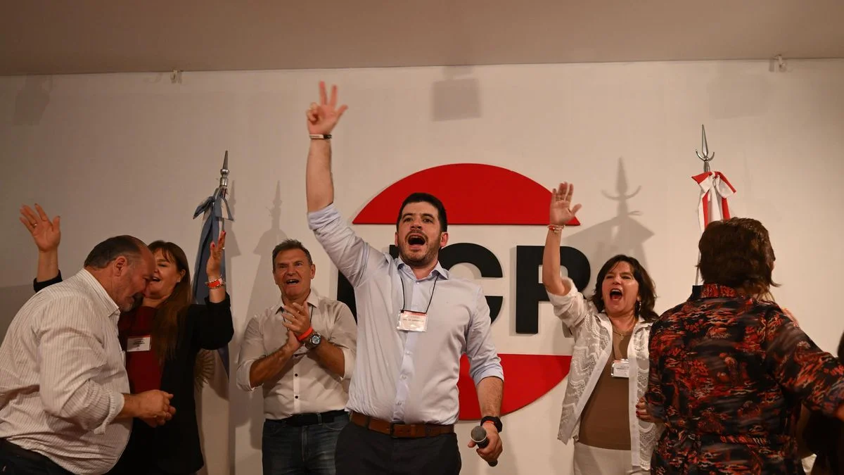 Revés para Cornejo y los radicales con peluca: quién es el nuevo presidente de la UCR