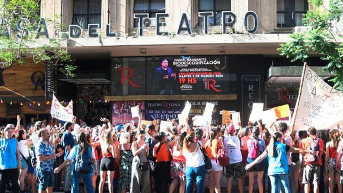 Artistas locales se manifestaron en contra de la reestructuración del Instituto Nacional del Teatro