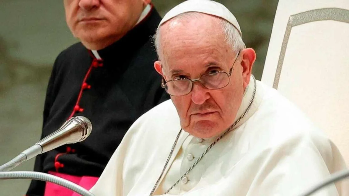 El Papa Francisco pasó una noche "tranquila" pese a una neumonía bilateral que lo mantiene hospitalizado