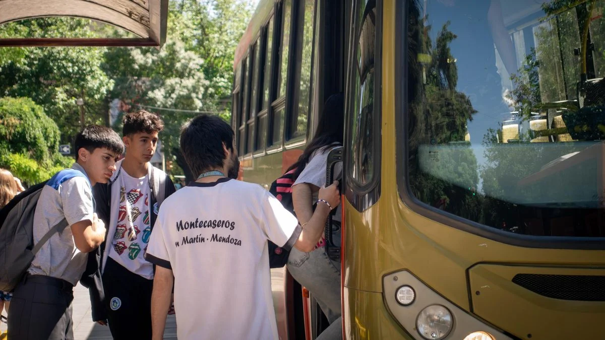 La suba del boleto multiplicó por seis a la inflación en dos años: "Un curro que desangra al Estado"