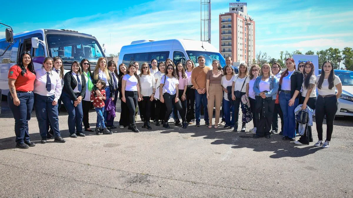 "Mujeres en la Conducción": capacitarán a 30 desempleadas para obtener el carnet profesional
