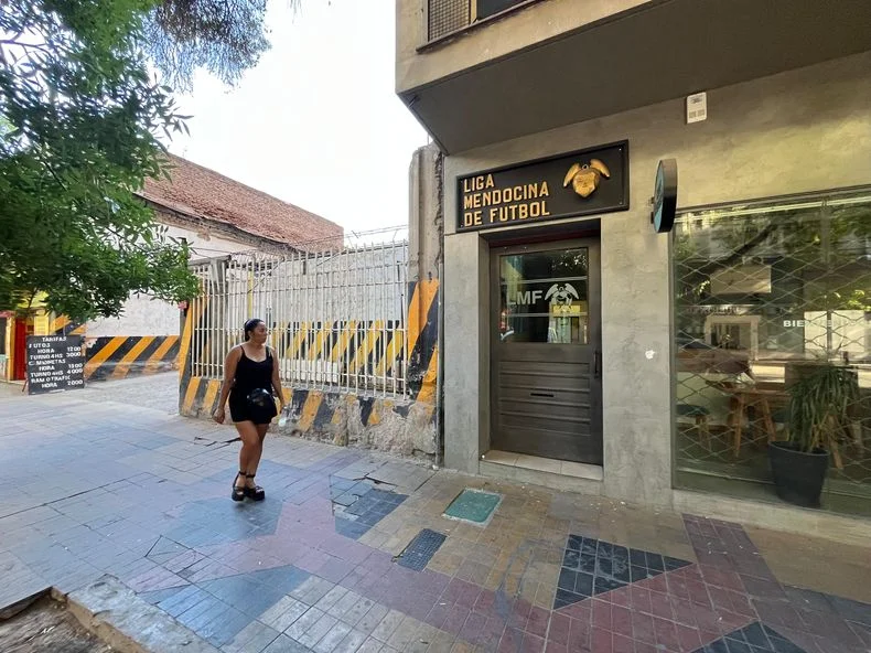 El máximo ente del fútbol mendocino no definió su futuro y siguen las dudas en calle Garibaldi.