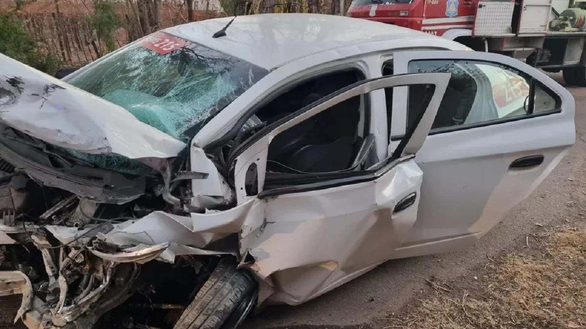 Dos conductores heridos tras un violento choque frontal: investigan las responsabilidades de los conductores