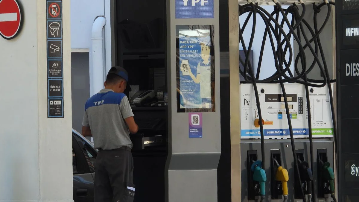 Este sábado 1 de marzo aumenta el litro de nafta en todo el país