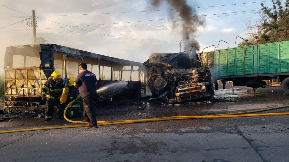 Accidente: imputaron al chofer del colectivo que chocó contra el camión en el carril Rodríguez Peña