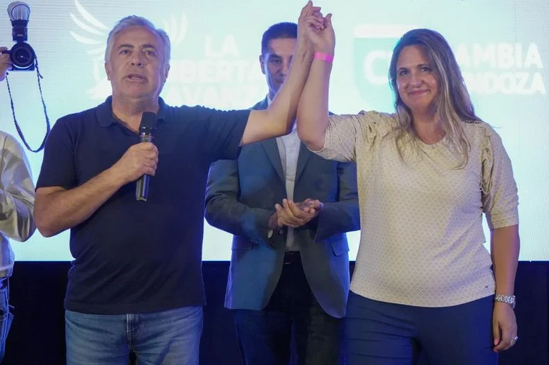 Alfredo Cornejo y Maria &Aacute;ngeles De Blasis, la concejala electa por la alianza de La Libertad Avanza y Cambia Mendoza.&nbsp;