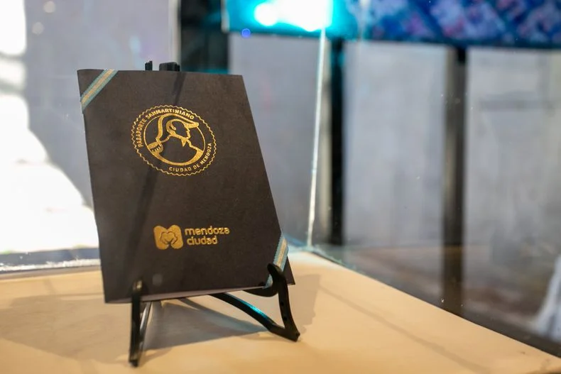 Cornejo presentó el Pasaporte Nacional Sanmartiniano en Mendoza
