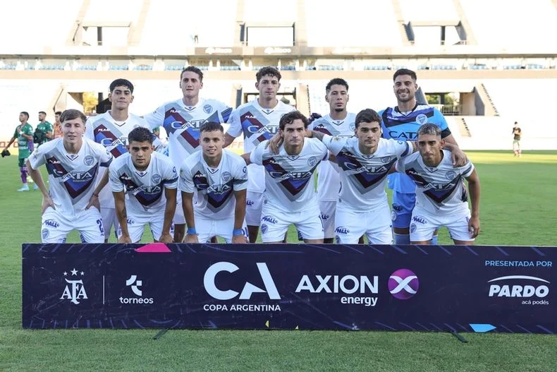 Godoy Cruz quedó eliminado en su debut ante Excursionistas.