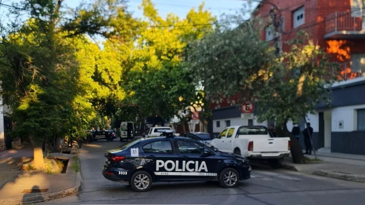 Tensión en San Rafael por un sujeto que estuvo atrincherado frente al Jockey Club