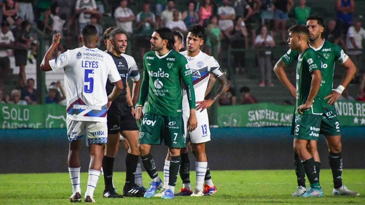 Un jugador de Sarmiento apuntó contra Godoy Cruz por las polémicas: "Quién estaba en el VAR, el presidente"