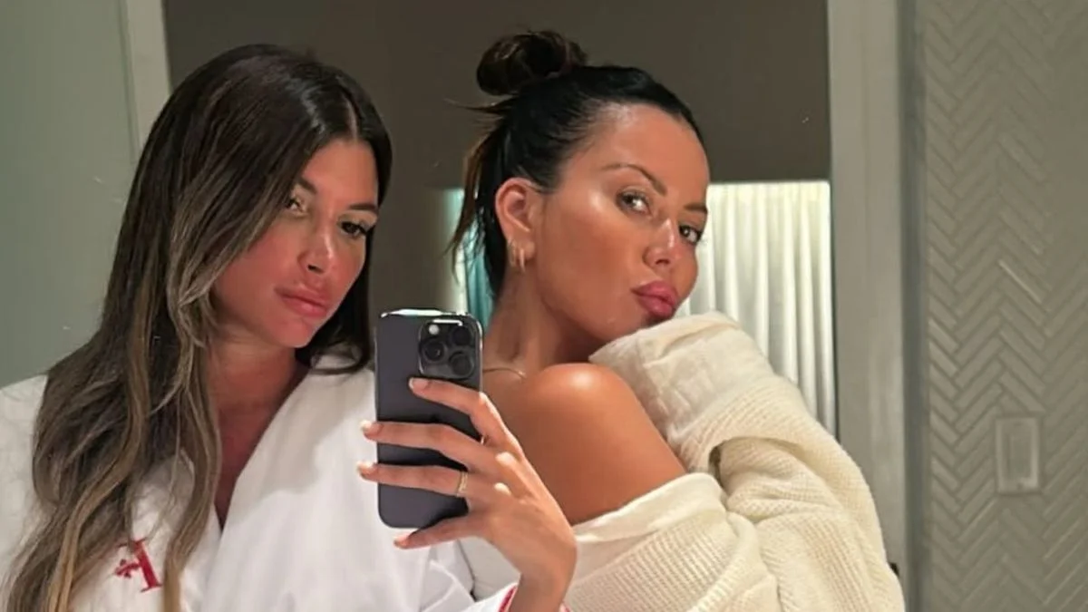 Tras seis años de relación, Karina Jelinek y Flor Parise se casan