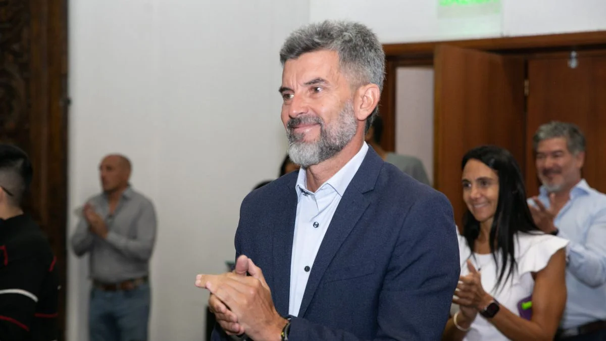 Ulpiano Suárez avanza con el debate obligatorio para candidatos en Capital