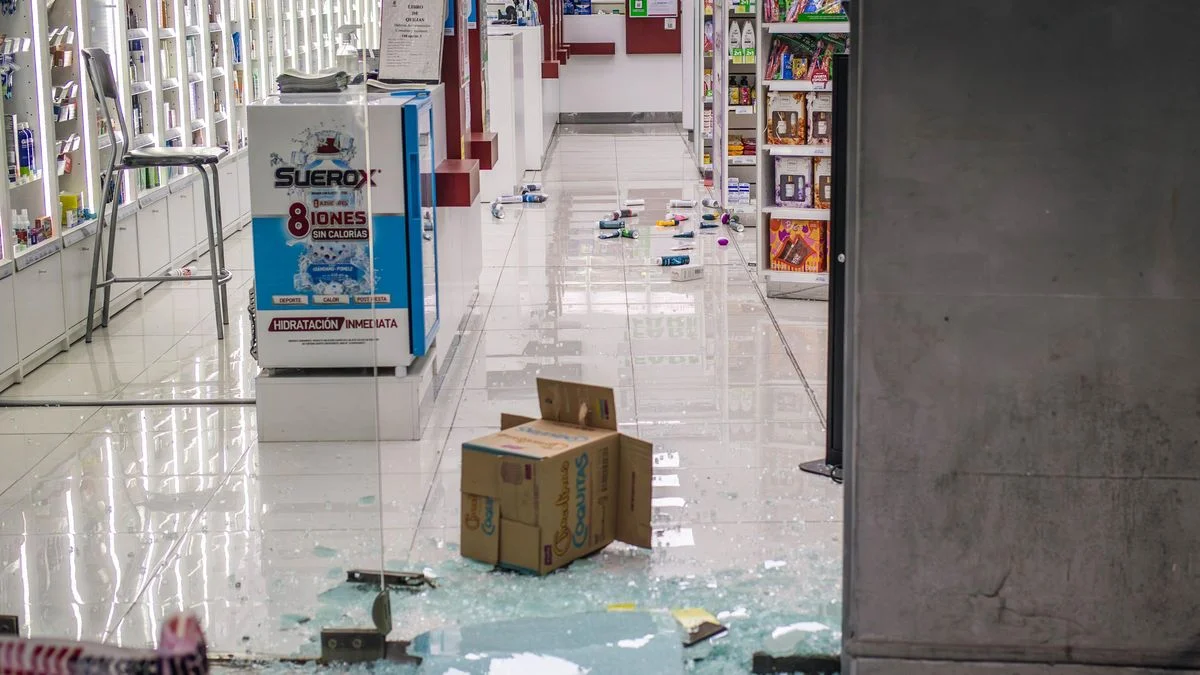 Reventaron la vidriera de una farmacia en pleno centro de la Ciudad para robar