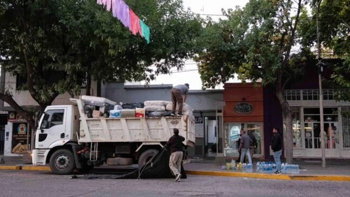 General Alvear llenó un camión con materiales para ayudar a Bahía Blanca