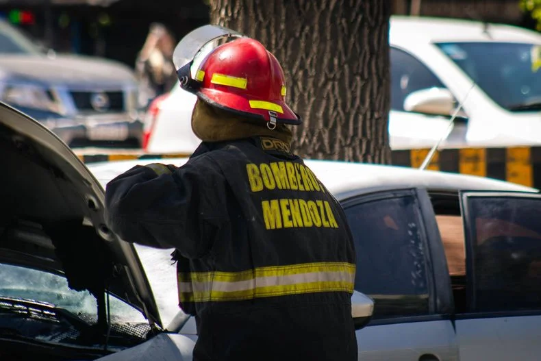 Los bomberos fueron clave en el rescate de dos hombres en Godoy Cruz.&nbsp;