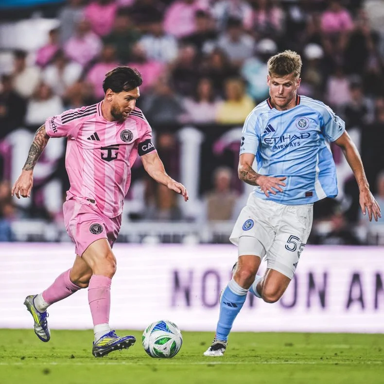 El entrenador se rindió a los pies de Lionel Messi.