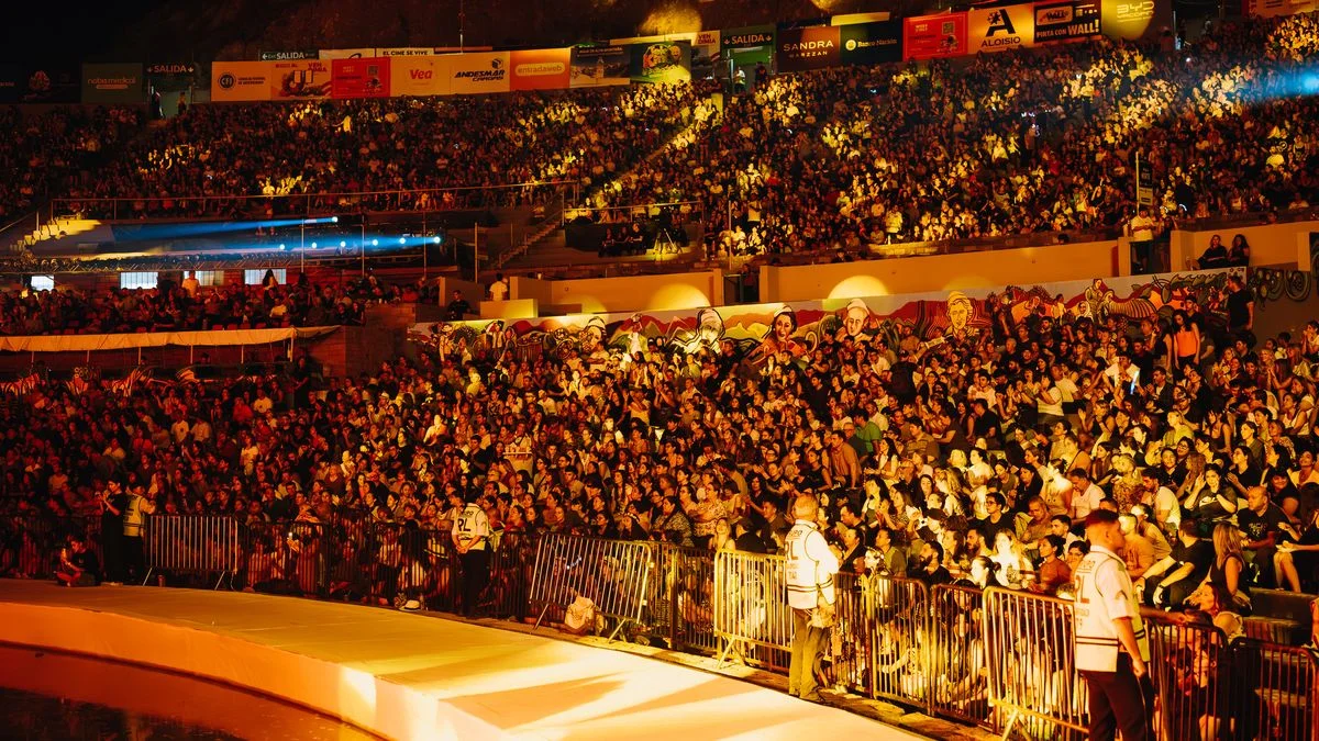 Se realizó la última noche de Vendimia y más de 12 mil personas presenciaron el show de Abel Pintos