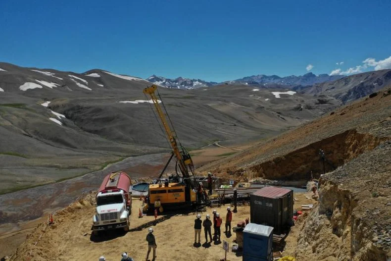En Mendoza se promociona a la minería como creador de empleo a nivel masivo, pero los datos oficiales muestran que su rol en el mercado es marginal. 