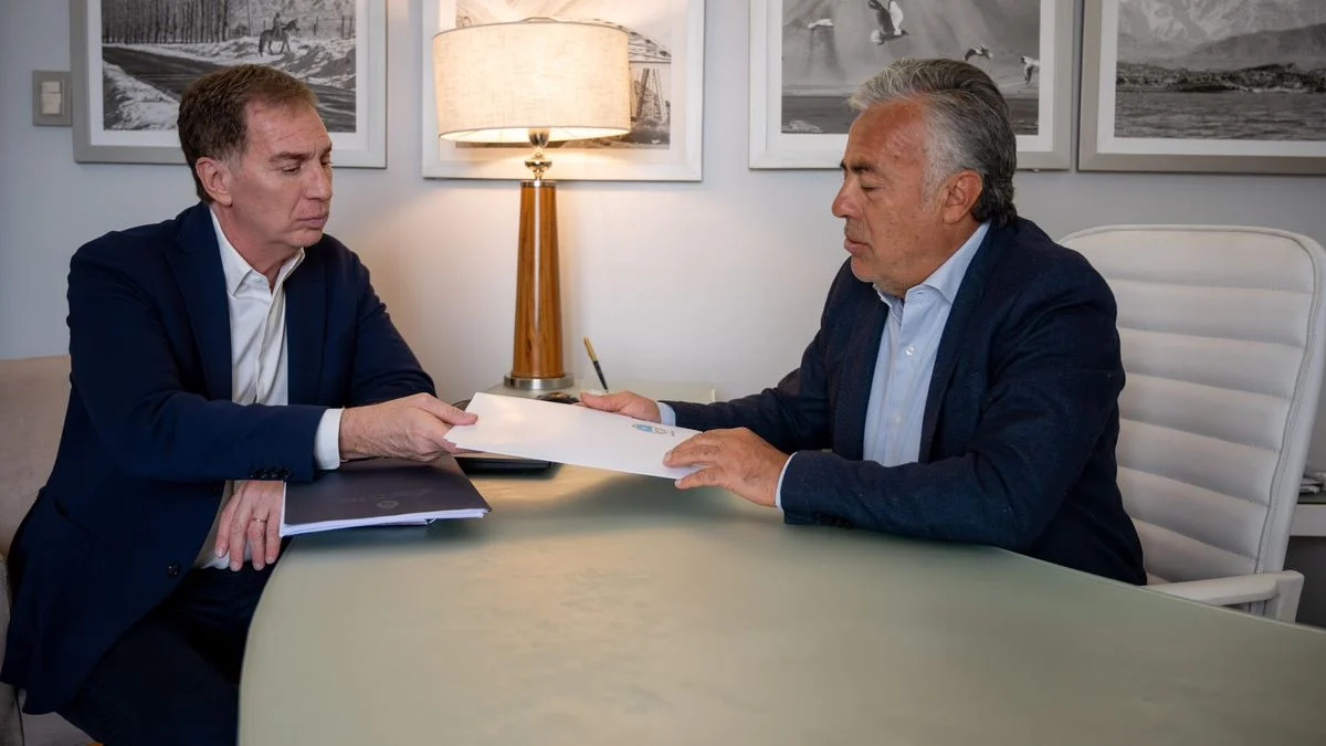 Cornejo recibió a Santilli y le reclamó por las rutas nacionales que pasan por Mendoza