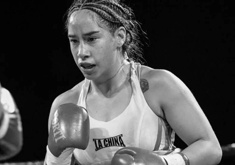 Brisa Alfonzo y Laura Carabajal encendieron la previa del combate por el título argentino.