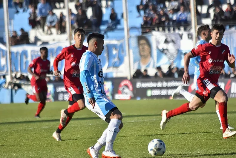 Deportivo Maip&uacute; ir&aacute; por su primer triunfo ante la Academ&iacute;a cordobesa de visitante.