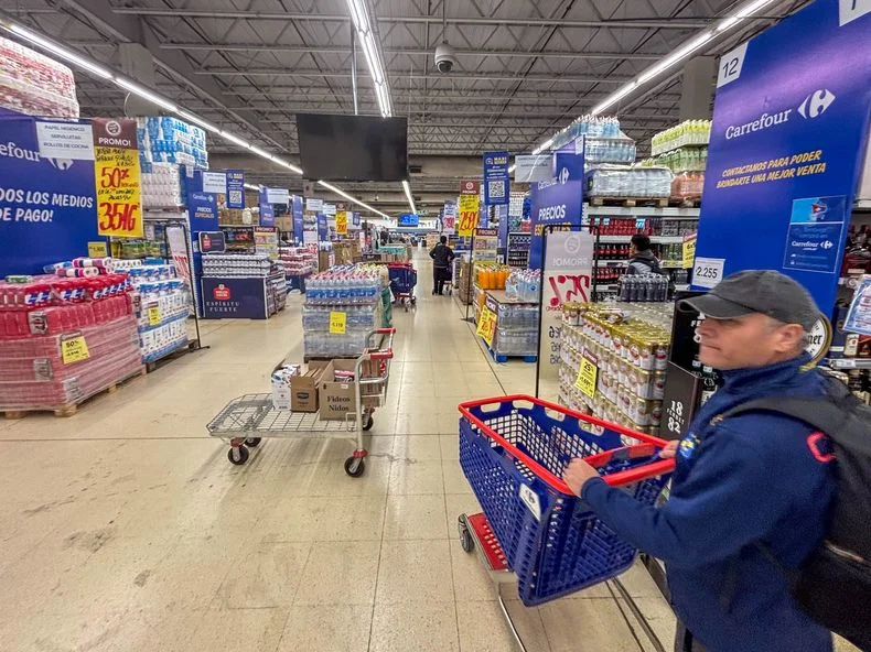 INDEC: caen las ventas en supermercados y mayoristas y baja la confianza