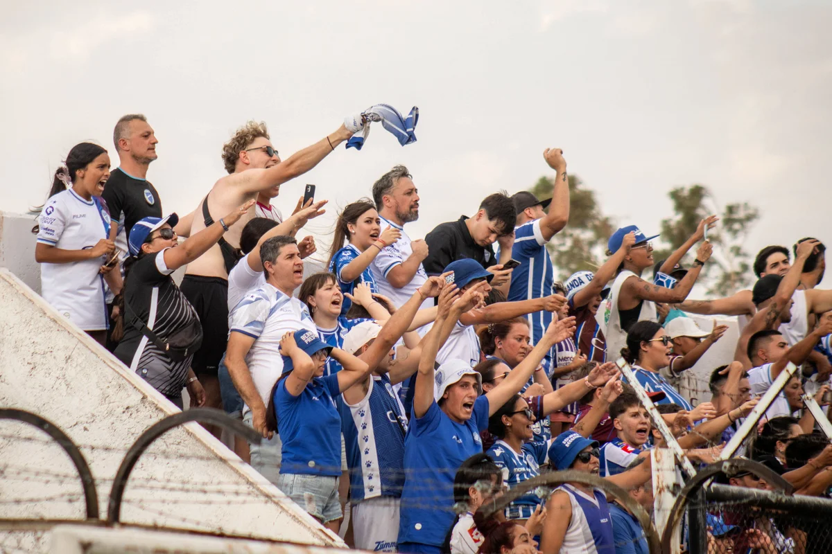 Hinchada Godoy Cruz - Tomba (17).jpg