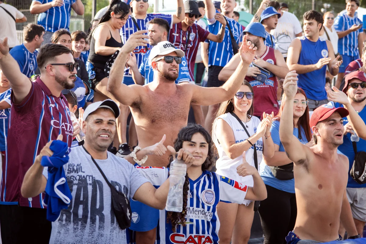 Hinchada Godoy Cruz - Tomba (8).jpg