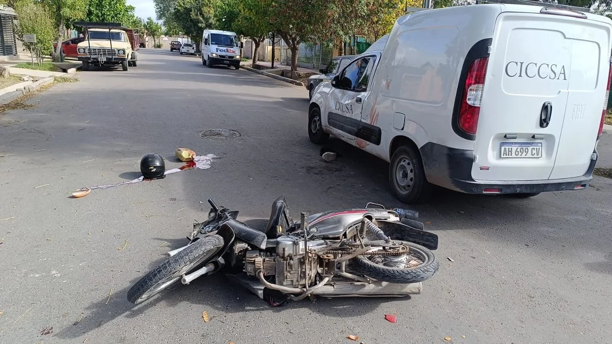 Grave accidente en San Martín: un motociclista lucha por su vida tras un violento choque