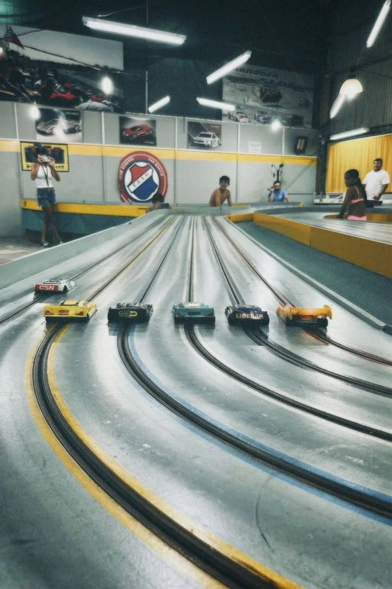 El Club Pac&iacute;fico re&uacute;ne a los hobbystas del automodelismo cada viernes.