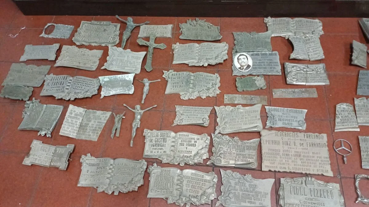 Cayó con más de 80 kilos de bronce en Guaymallén: placas y cruces de cementerios entre el material secuestrado