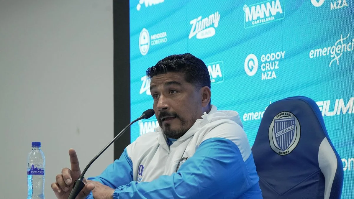 "Son tres finales": Omar Asad fue presentado en Godoy Cruz con la misión de salvarlo del descenso