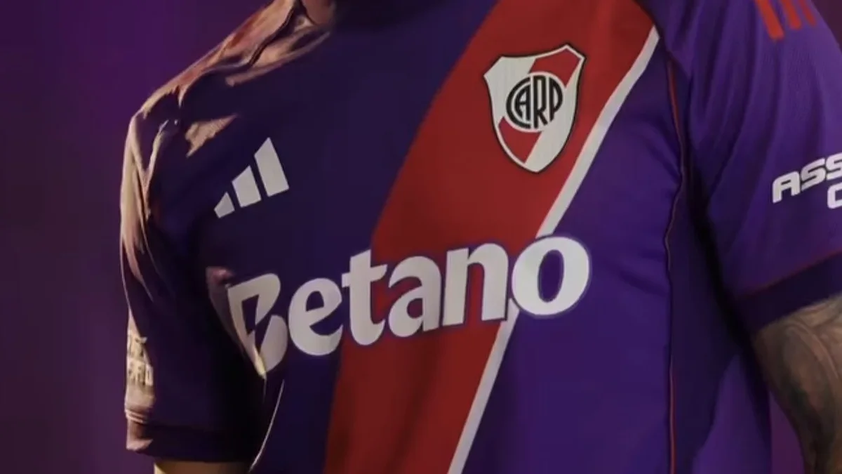 River se tiñe de violeta: la historia detrás de la camiseta que divide opiniones