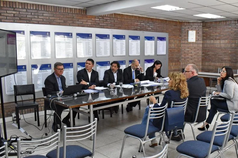 El Fiscal de Estado expuso el presupuesto ante un pu&ntilde;ado de legisladores y se refiri&oacute; al anuncio de Cornejo.&nbsp;
