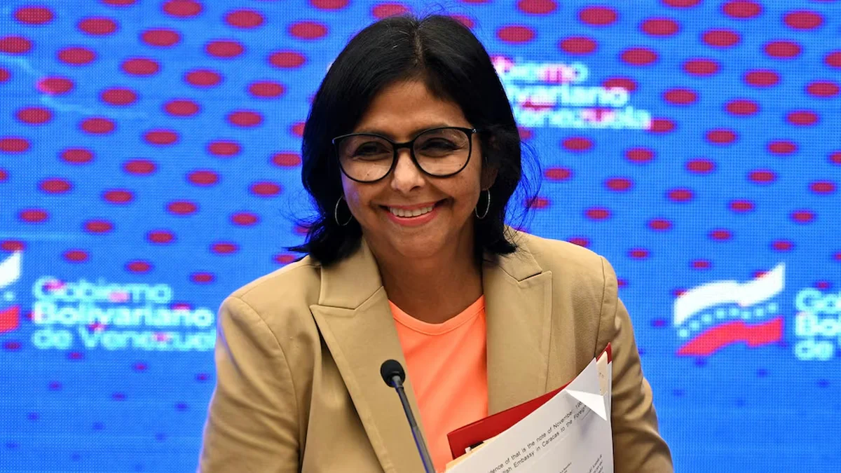 Polémica por el vestido que usó Delcy Rodríguez al asumir en Venezuela: cuánto cuesta al prenda