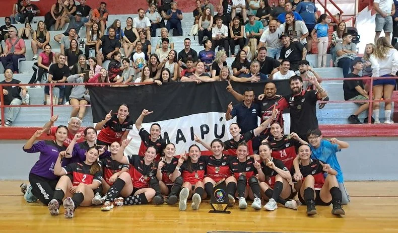 Maipú festejó por partida doble en el balonmano femenino.